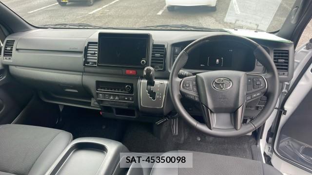 Toyota HIACE VAN 2026-04 8281622-2