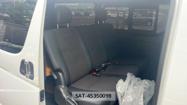 Toyota HIACE VAN 2026-04 8281622-6