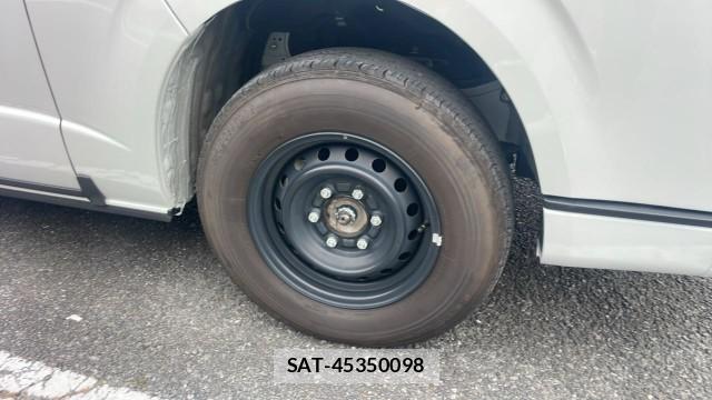 Toyota HIACE VAN 2026-04 8281622-8