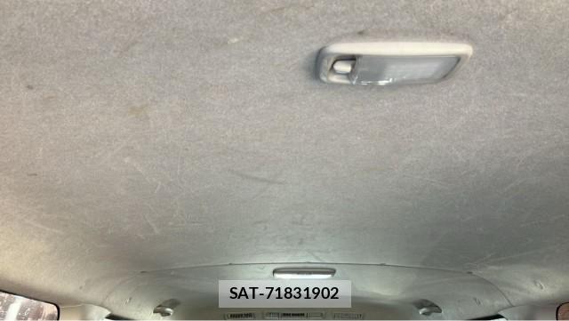 Toyota HIACE VAN 2019-06 8281707-15
