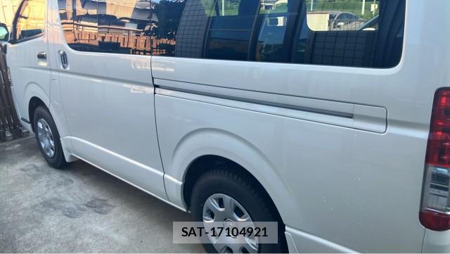 Toyota HIACE VAN 2018-01 8281710-10