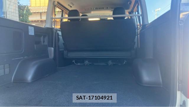 Toyota HIACE VAN 2018-01 8281710-17