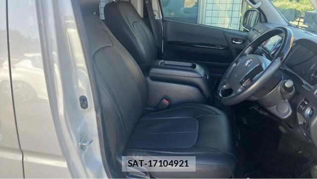 Toyota HIACE VAN 2018-01 8281710-5