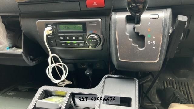 Toyota HIACE VAN 2023-04 8281782-14