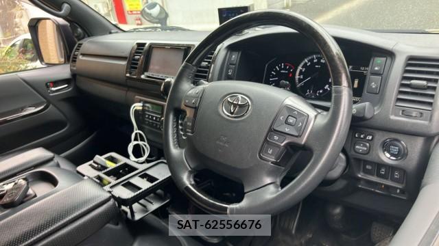 Toyota HIACE VAN 2023-04 8281782-16