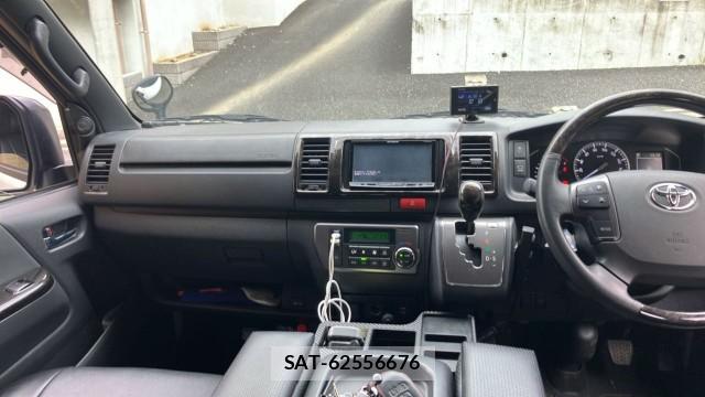 Toyota HIACE VAN 2023-04 8281782-2
