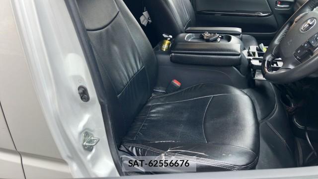 Toyota HIACE VAN 2023-04 8281782-5