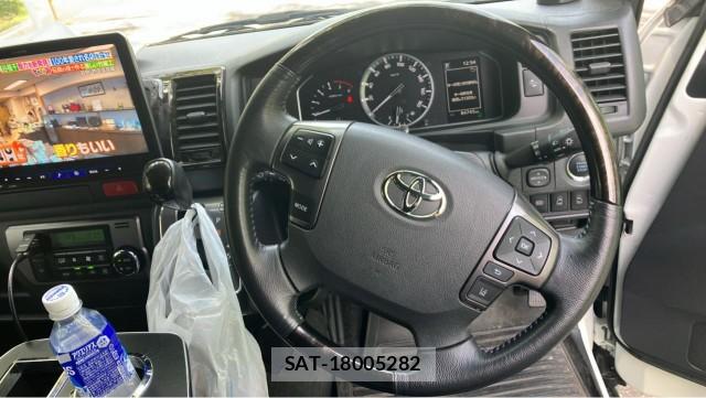 Toyota HIACE VAN 2023-02 8281814-16