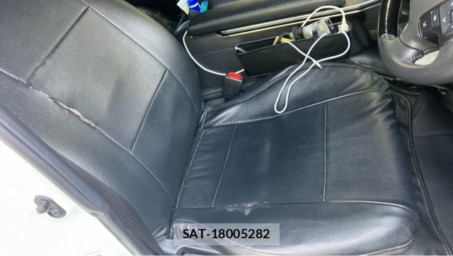 Toyota HIACE VAN 2023-02 8281814-5