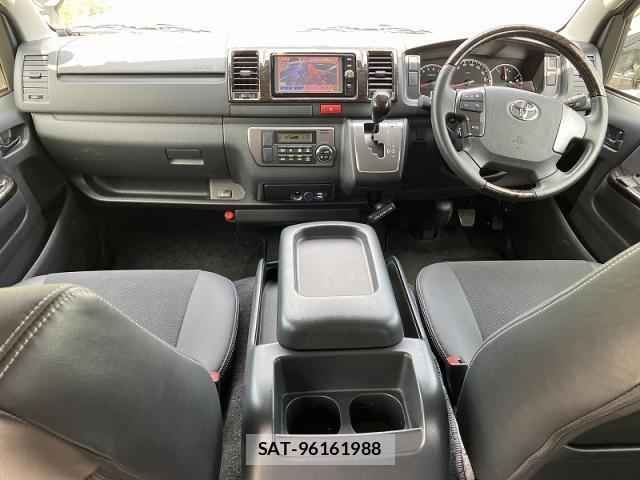 Toyota HIACE VAN 2018-03 8281975-3