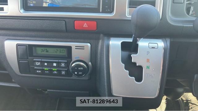 Toyota HIACE VAN 2022-10 8282060-14
