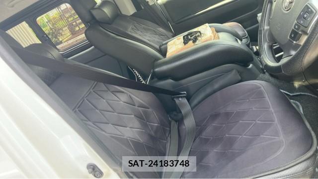 Toyota HIACE VAN 2024-02 8282083-5