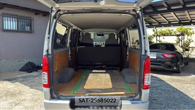 Toyota HIACE VAN 2015-06 8282111-17