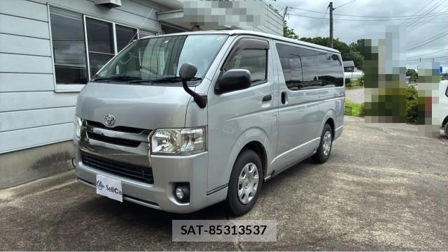 Toyota HIACE VAN 2015-12 8282166-11
