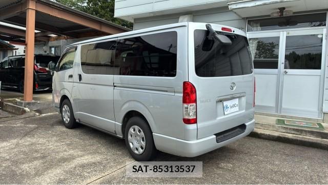 Toyota HIACE VAN 2015-12 8282166-12
