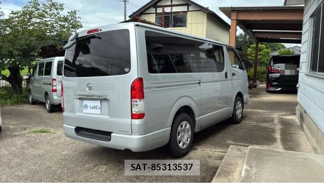 Toyota HIACE VAN 2015-12 8282166-13