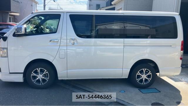 Toyota HIACE VAN 2022-11 8282198-10