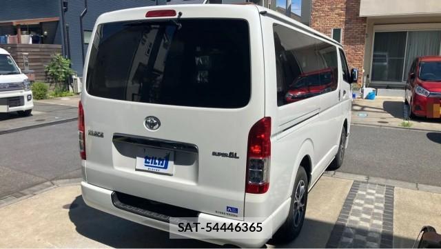 Toyota HIACE VAN 2022-11 8282198-12