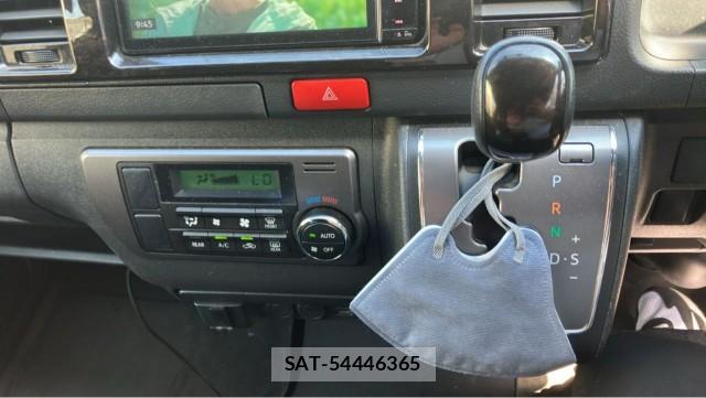 Toyota HIACE VAN 2022-11 8282198-14