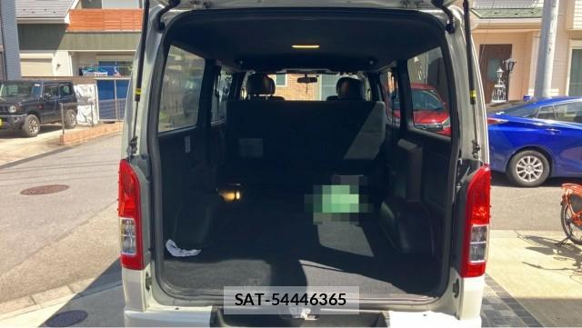 Toyota HIACE VAN 2022-11 8282198-17