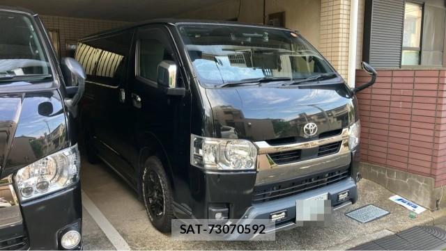 Toyota HIACE VAN 2022-10 8282200-11