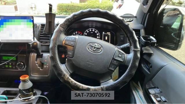 Toyota HIACE VAN 2022-10 8282200-16