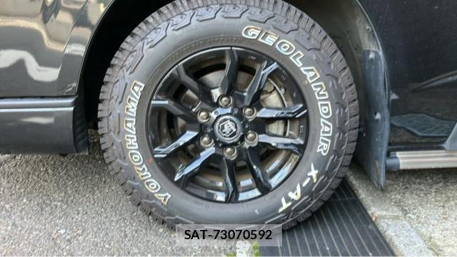 Toyota HIACE VAN 2022-10 8282200-8