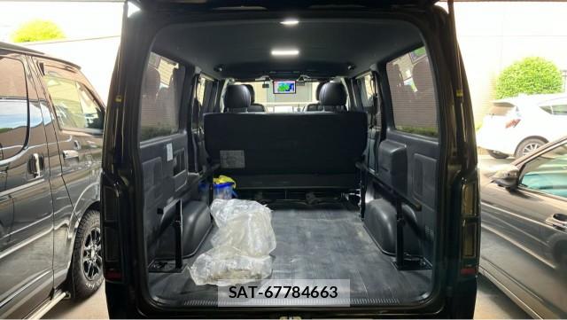 Toyota HIACE VAN 2022-03 8282201-17