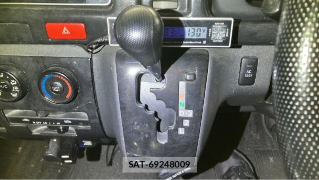 Toyota HIACE VAN 2006-01 8282331-14