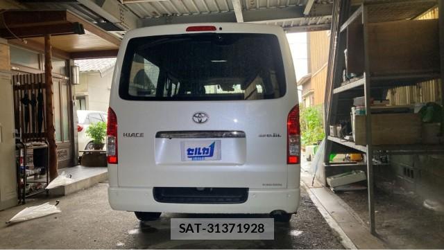 Toyota HIACE VAN 2022-11 8282355-1