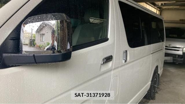 Toyota HIACE VAN 2022-11 8282355-10