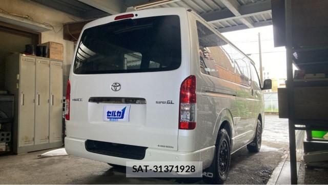 Toyota HIACE VAN 2022-11 8282355-12