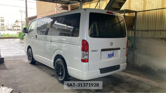 Toyota HIACE VAN 2022-11 8282355-13