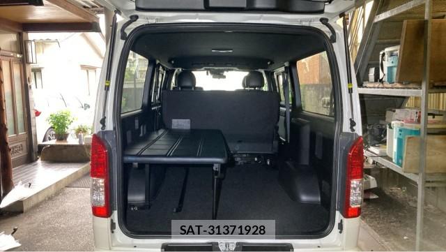 Toyota HIACE VAN 2022-11 8282355-17