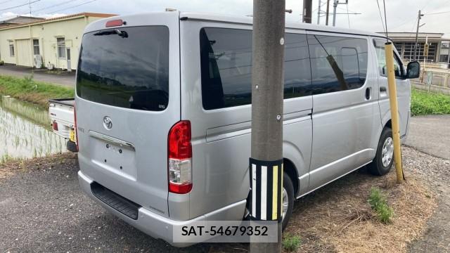 Toyota HIACE VAN 2021-06 8282388-12