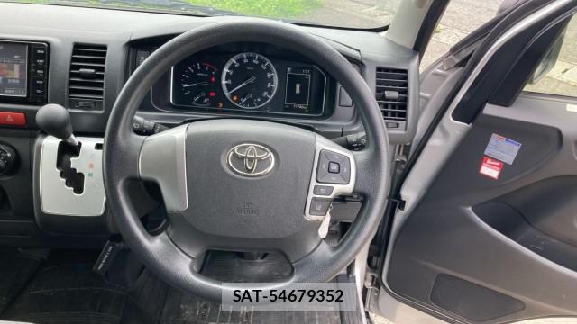 Toyota HIACE VAN 2021-06 8282388-16