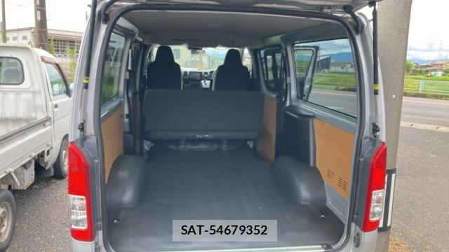 Toyota HIACE VAN 2021-06 8282388-17
