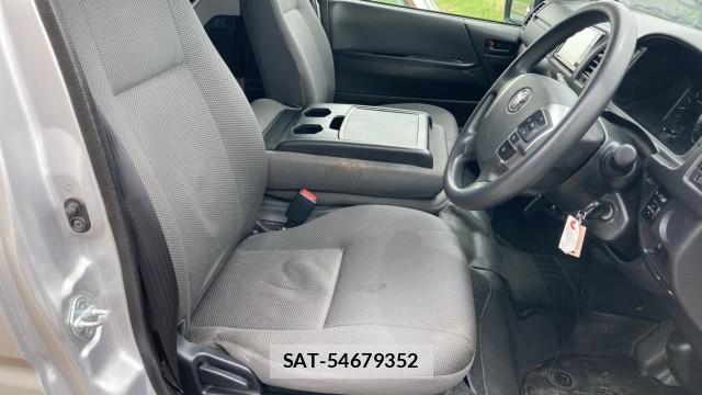 Toyota HIACE VAN 2021-06 8282388-5