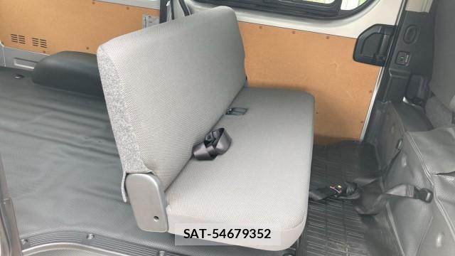 Toyota HIACE VAN 2021-06 8282388-6