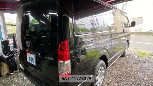 Toyota HIACE VAN 2026-04 8282398-12