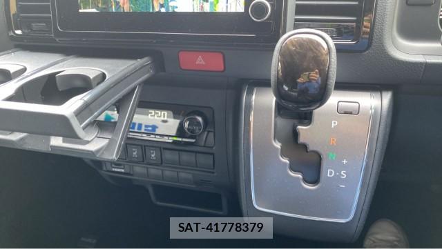 Toyota HIACE VAN 2026-04 8282398-14