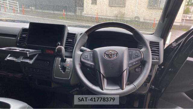 Toyota HIACE VAN 2026-04 8282398-16