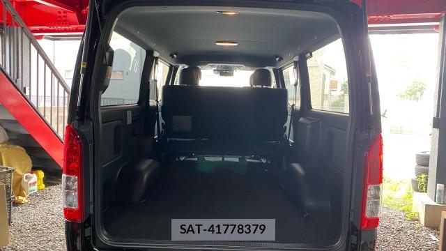 Toyota HIACE VAN 2026-04 8282398-17