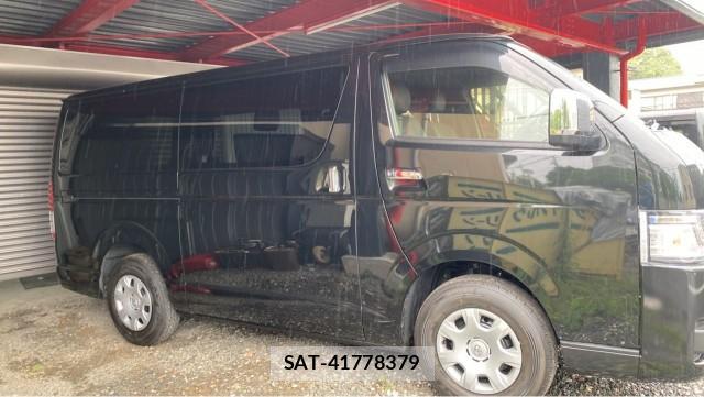 Toyota HIACE VAN 2026-04 8282398-3