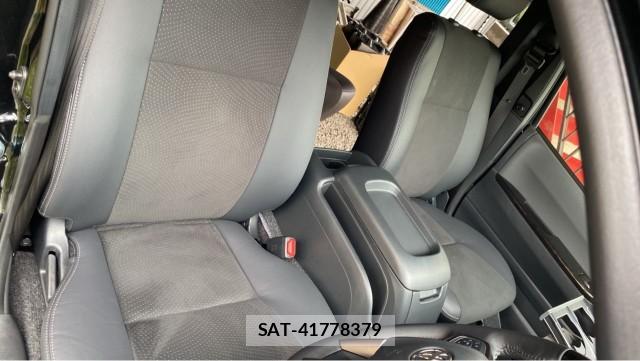 Toyota HIACE VAN 2026-04 8282398-5