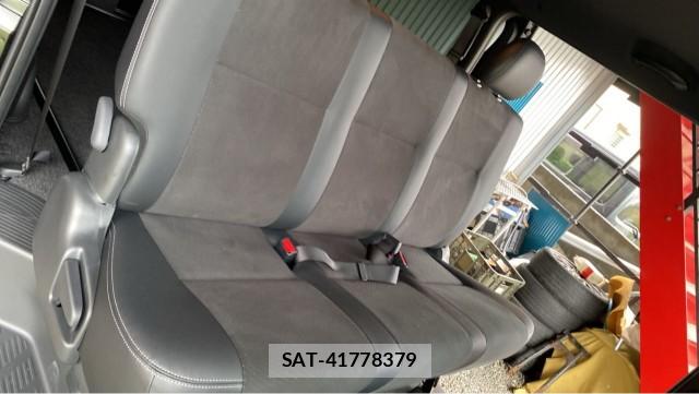 Toyota HIACE VAN 2026-04 8282398-6