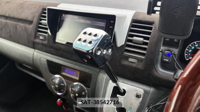 Toyota HIACE VAN 2011-10 8282414-12