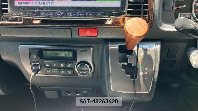 Toyota HIACE VAN 2019-07 8282446-14