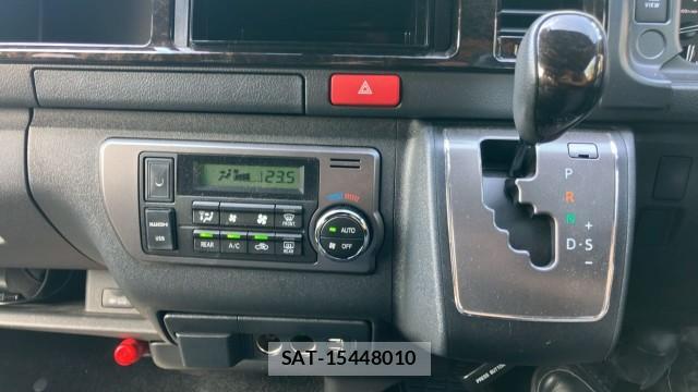Toyota HIACE VAN 2024-01 8282460-14