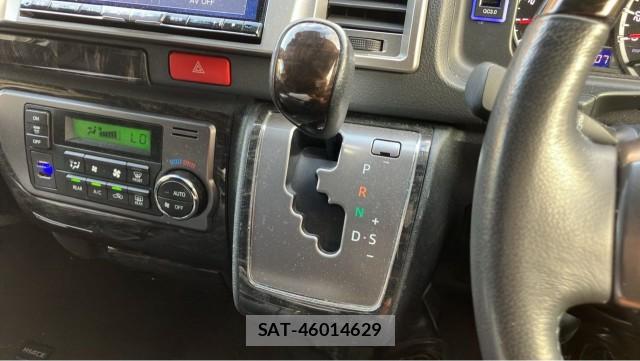 Toyota HIACE VAN 2019-09 8282464-14